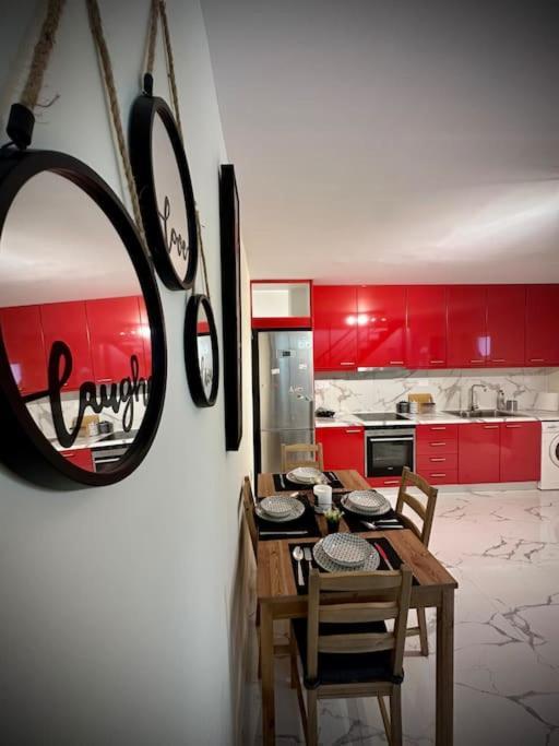 Apartament Red Harmony By The Sea Pool And Balcony