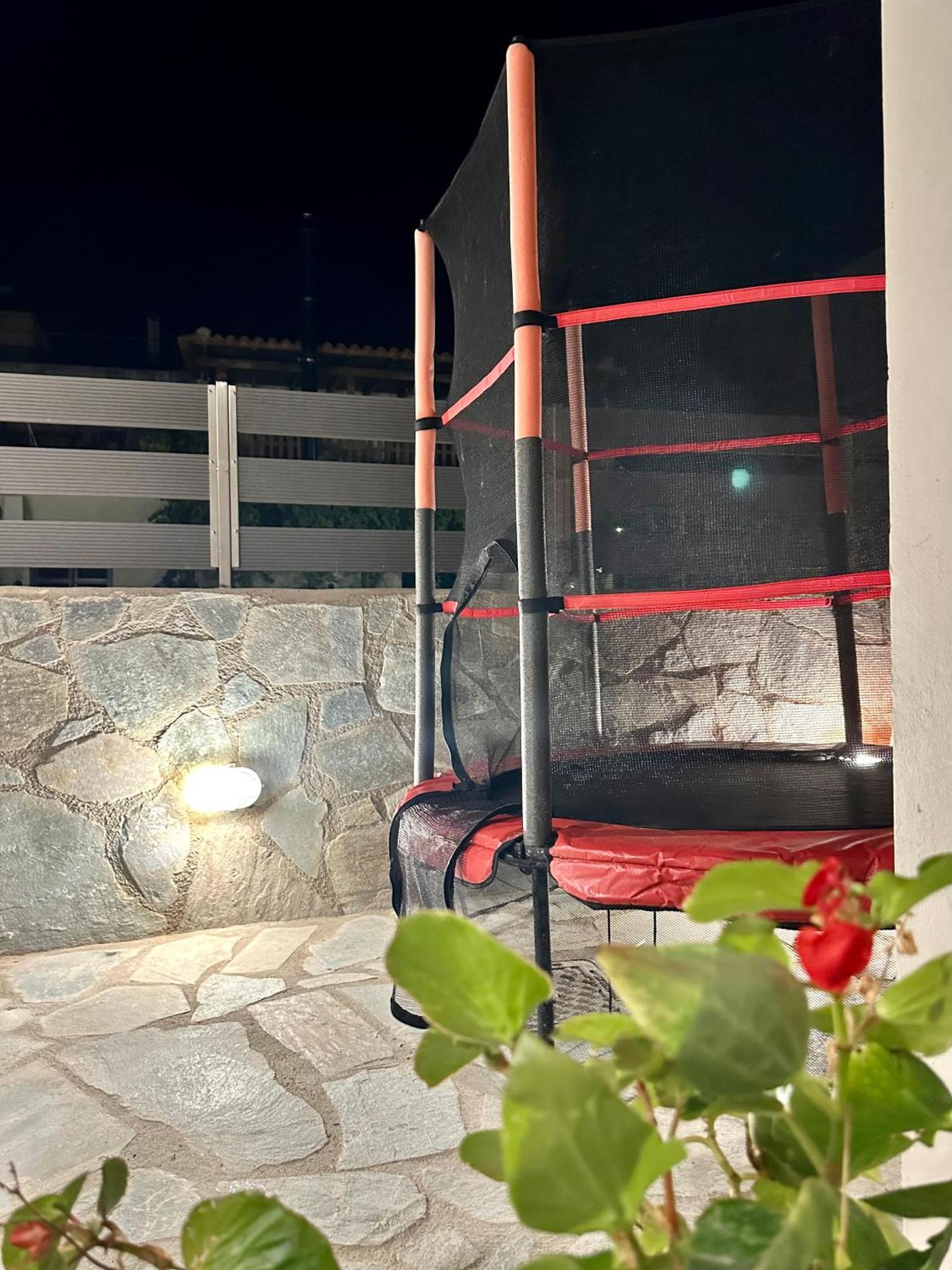 Apartment Red Harmony By The Sea Pool And Balcony